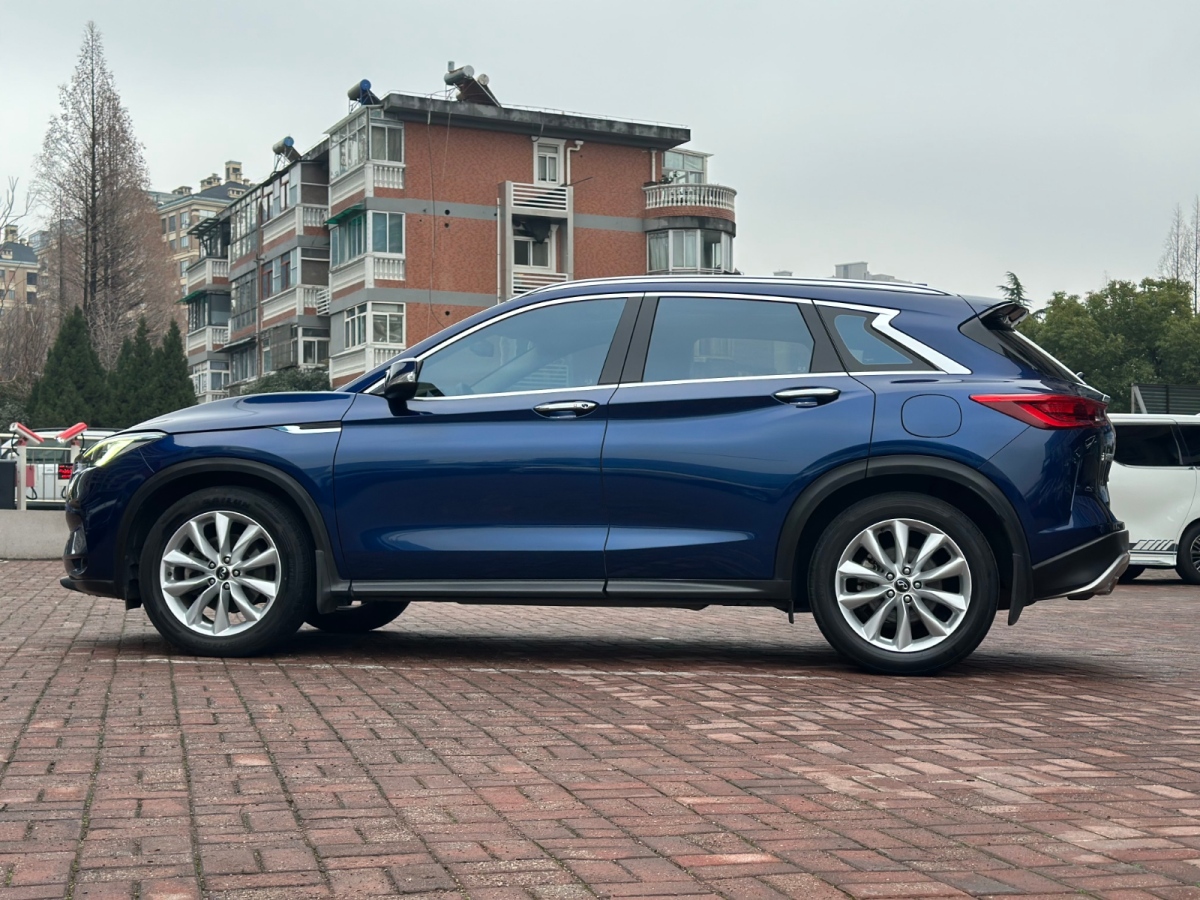 英菲尼迪 QX50  2018款 2.0T 兩驅(qū)時(shí)尚版圖片