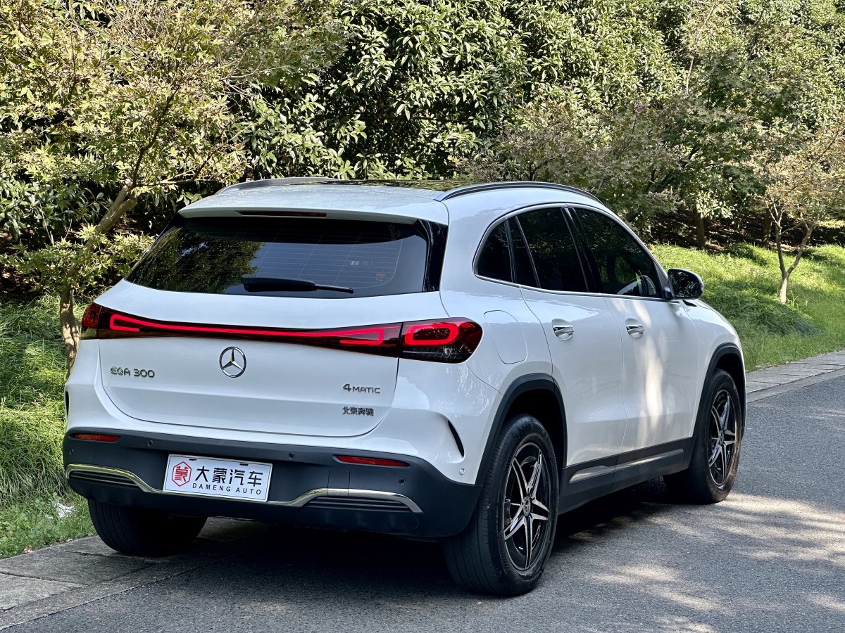 奔馳 奔馳EQA  2022款 EQA 300 4MATIC 首發(fā)特別版圖片