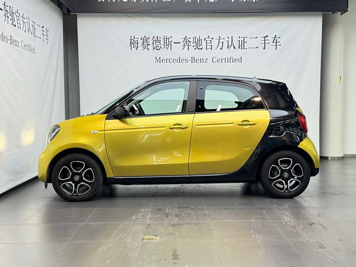 2018年3月smart forfour  2016款 0.9T 66千瓦先鋒版