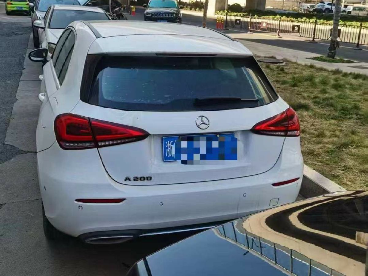 奔馳 奔馳A級  2019款  A 220 L 4MATIC 運(yùn)動轎車圖片