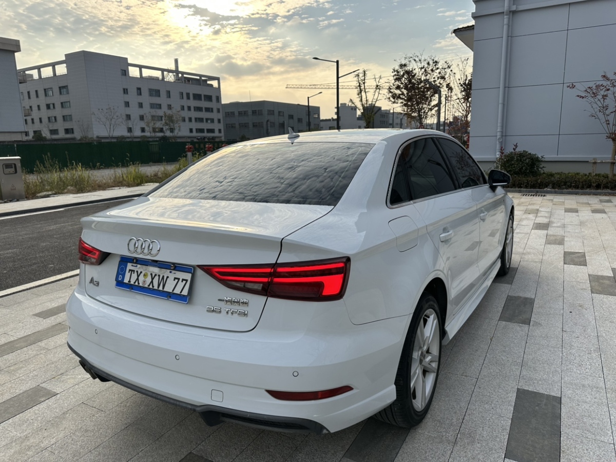 奧迪 奧迪A3  2018款 30周年年型 Limousine 35 TFSI 時(shí)尚型圖片