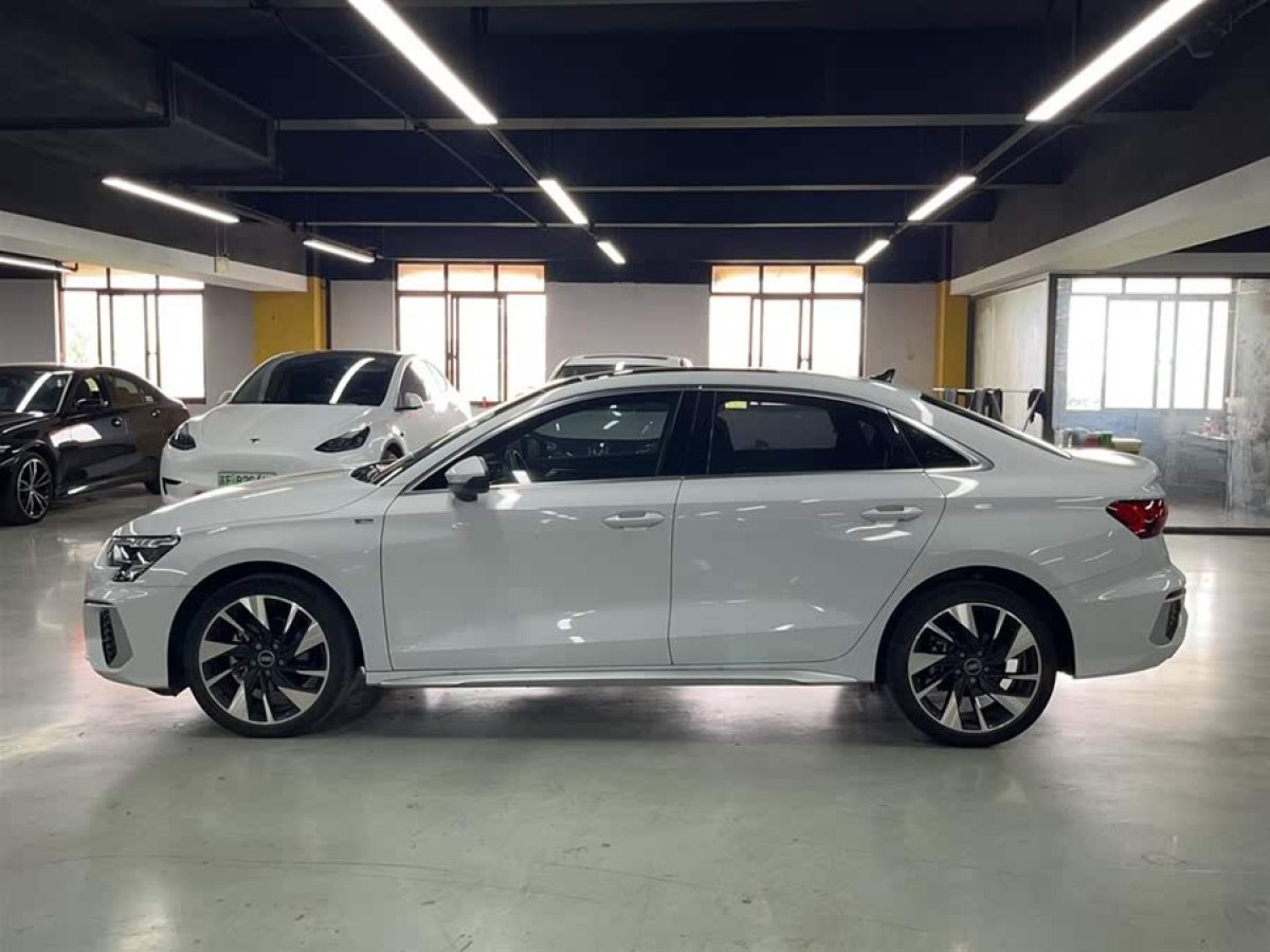奧迪 奧迪A3  2023款 A3L Limousine 35 TFSI 時(shí)尚運(yùn)動(dòng)型圖片