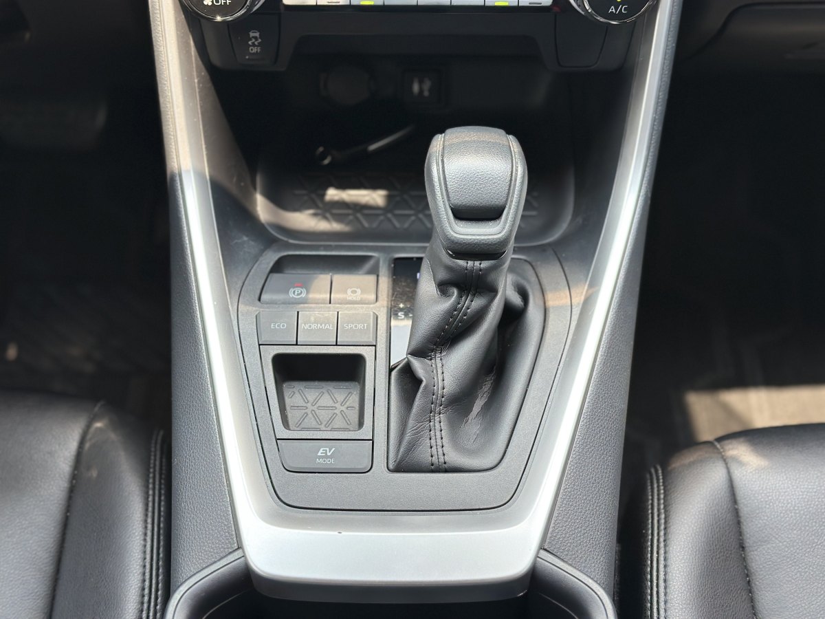 豐田 RAV4榮放  2020款 雙擎  2.5L CVT兩驅(qū)精英版圖片