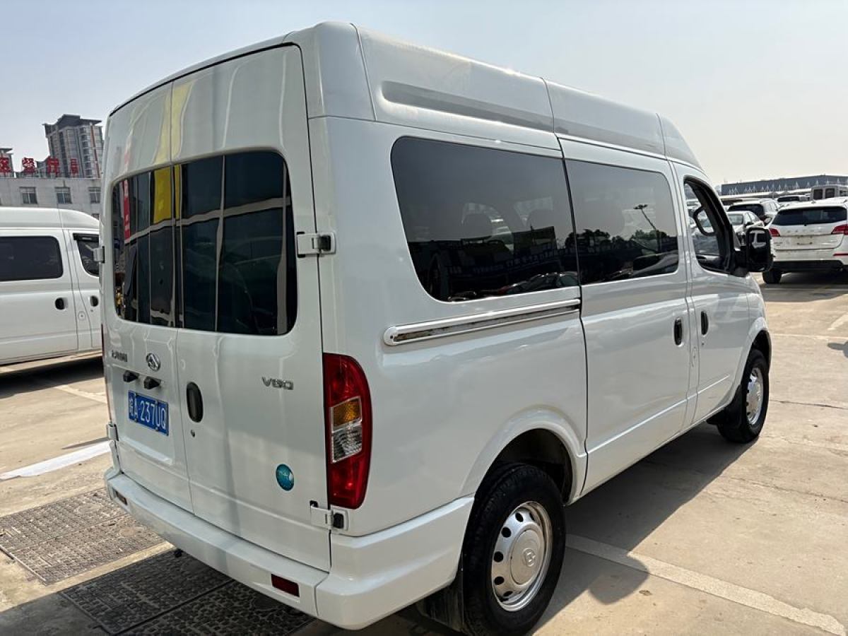 上汽大通 V80  2021款 2.0T AMT經(jīng)典傲運(yùn)通短軸中頂5/6座圖片