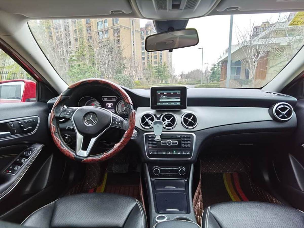 奔馳 奔馳GLA  2015款 GLA 220 4MATIC 時(shí)尚型圖片