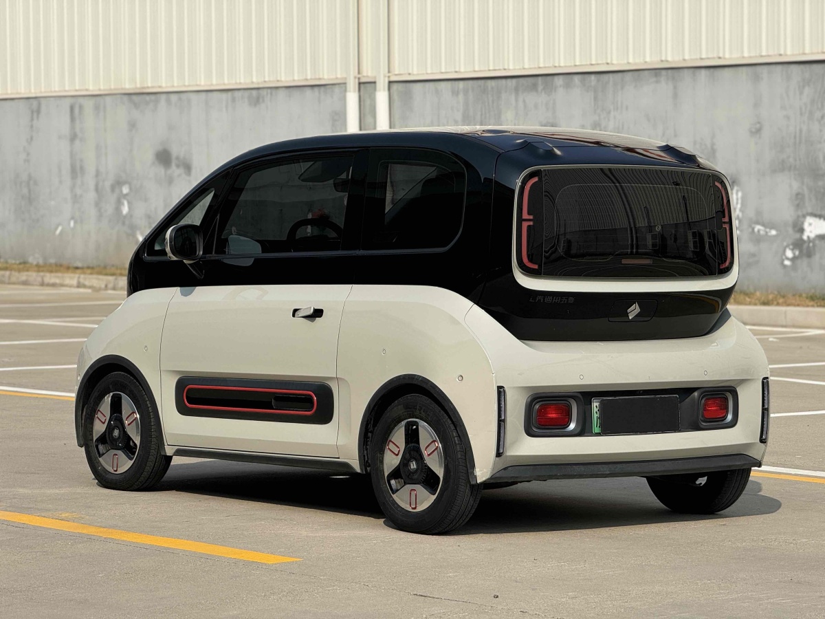 寶駿 寶駿KiWi EV  2021款 高定版時髦金 三元鋰圖片