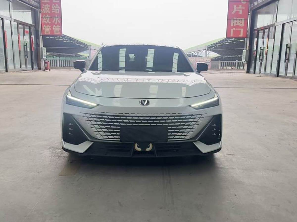 長(zhǎng)安 長(zhǎng)安UNI-V  2022款 1.5T 尊貴型圖片