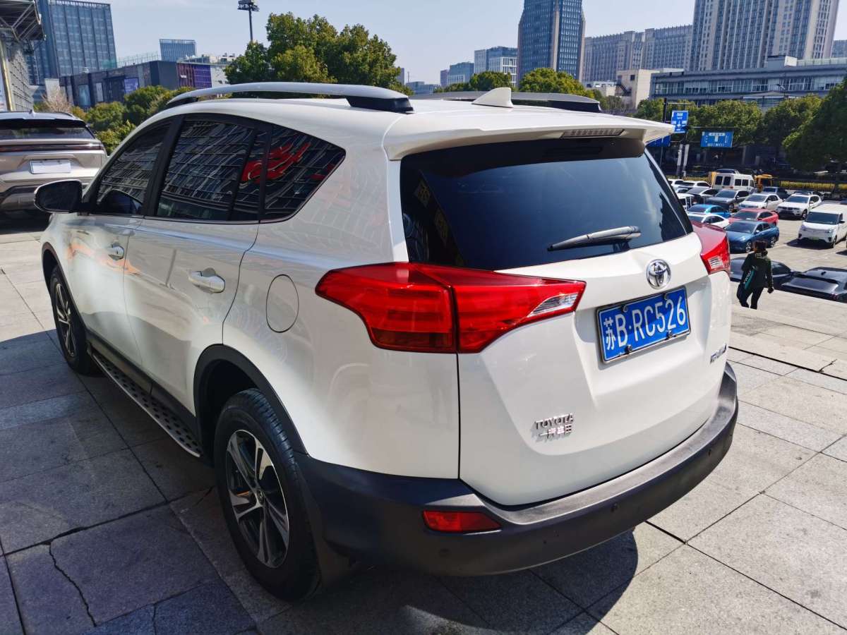 豐田 RAV4榮放  2015款 2.0L CVT兩驅(qū)風(fēng)尚版圖片