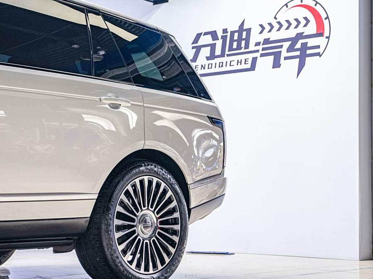 路虎 攬勝  2020款 3.0 L6 傳世加長(zhǎng)版圖片