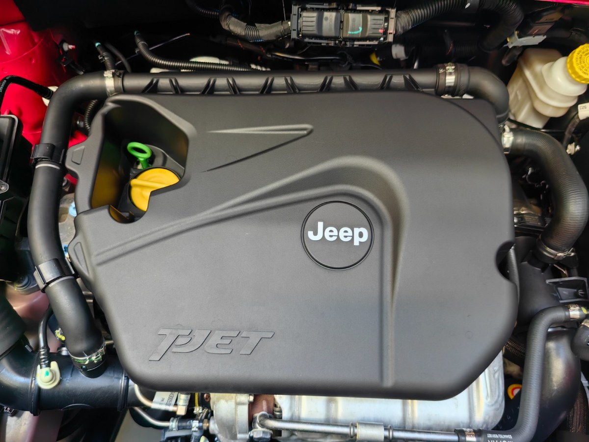 Jeep 自由侠  2018款 互联大屏版 180T 自动高能版图片