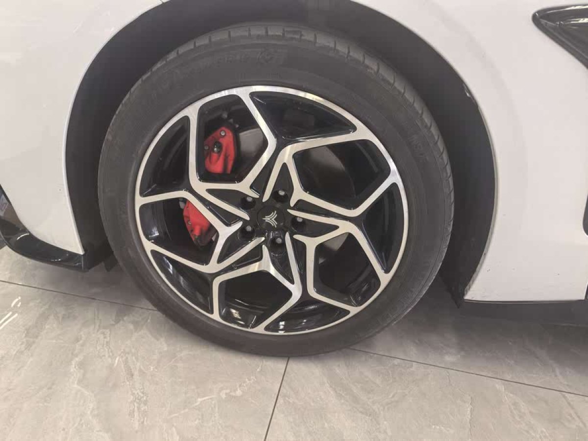 哪吒 哪吒GT  2023款 580 AWD 運動版圖片