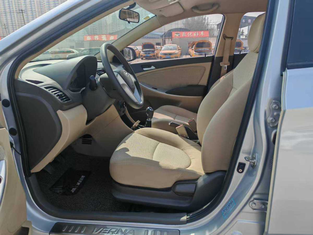 現(xiàn)代 瑞納  2011款 兩廂 1.4L 手動標準型GL圖片