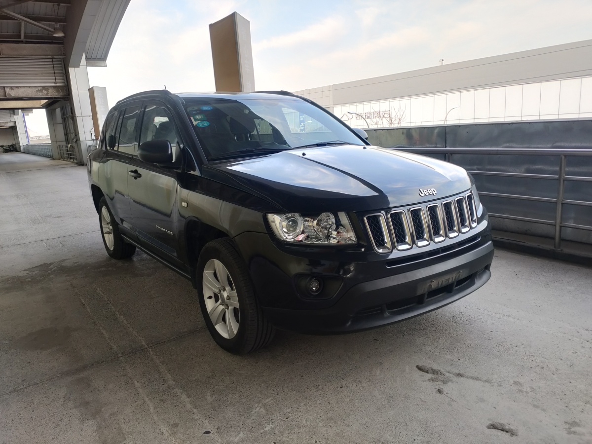 Jeep 指南者  2011款 2.4L 四驅(qū)運動版圖片