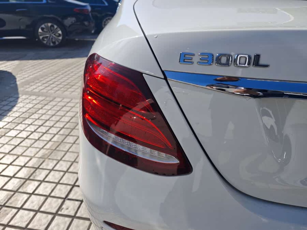 奔馳 奔馳E級(jí)  2019款 E 260 L 運(yùn)動(dòng)型圖片