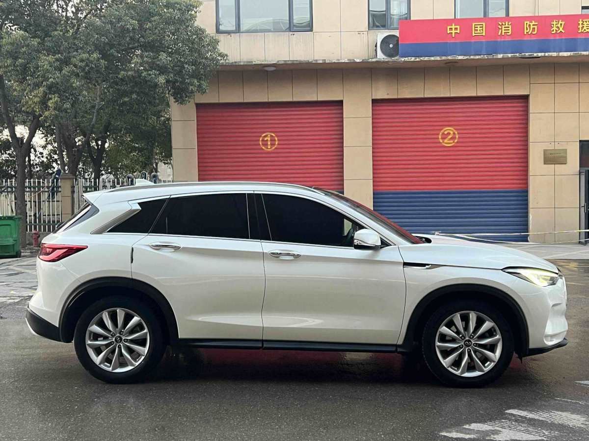 英菲尼迪 QX50  2018款 2.0T 兩驅(qū)時(shí)尚版圖片