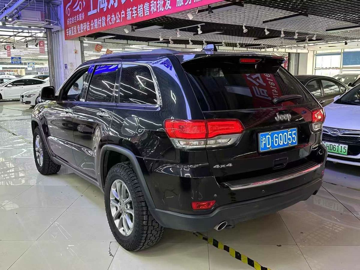 Jeep 大切諾基  2017款 3.0L 精英導(dǎo)航版圖片