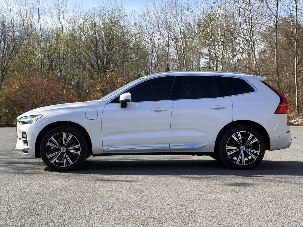 沃爾沃 XC60新能源  2023款 T8 插電混動 長續(xù)航四驅(qū)智遠(yuǎn)豪華版圖片