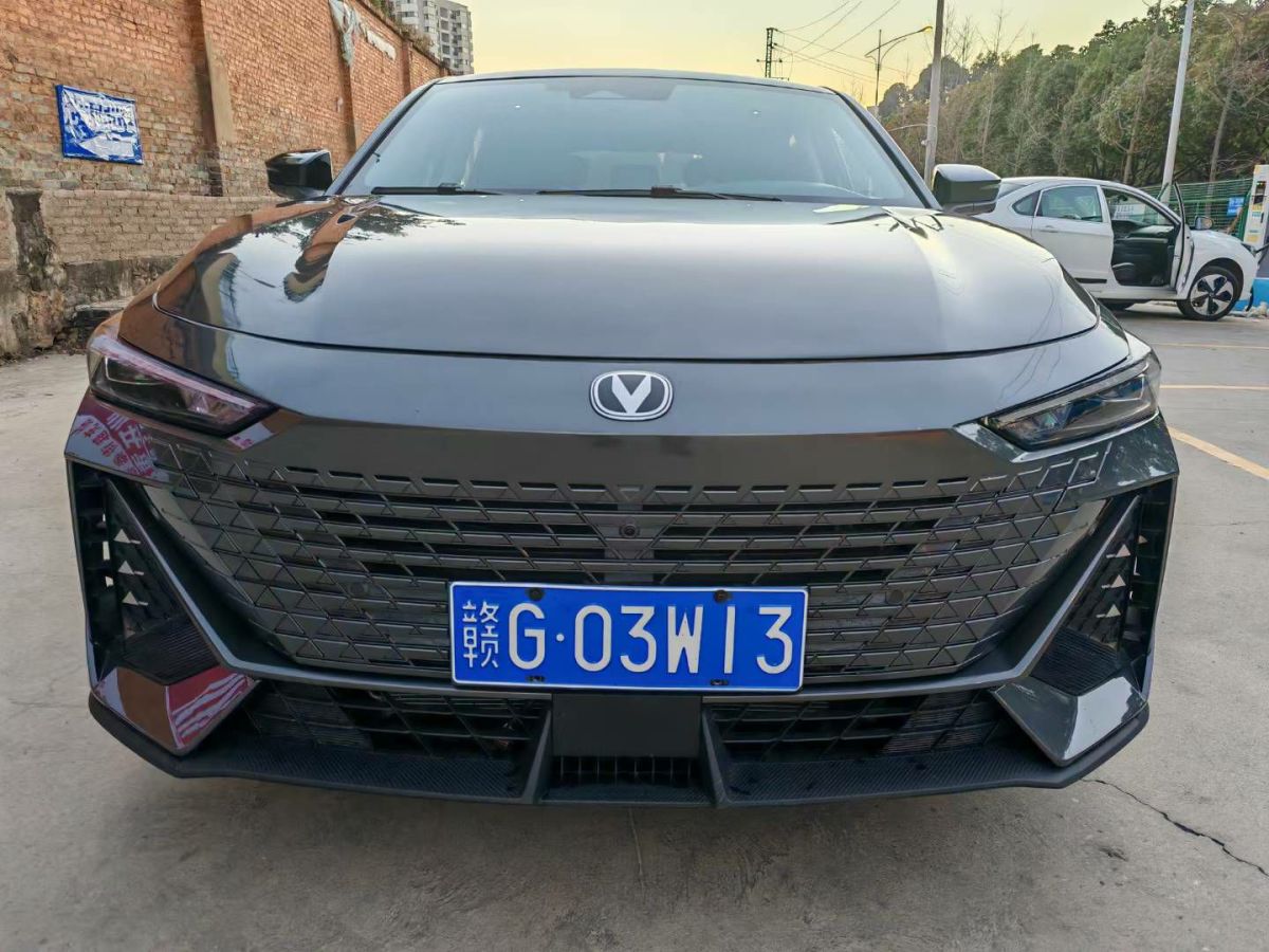 長(zhǎng)安 長(zhǎng)安UNI-V  2023款 1.5T 尊享型圖片