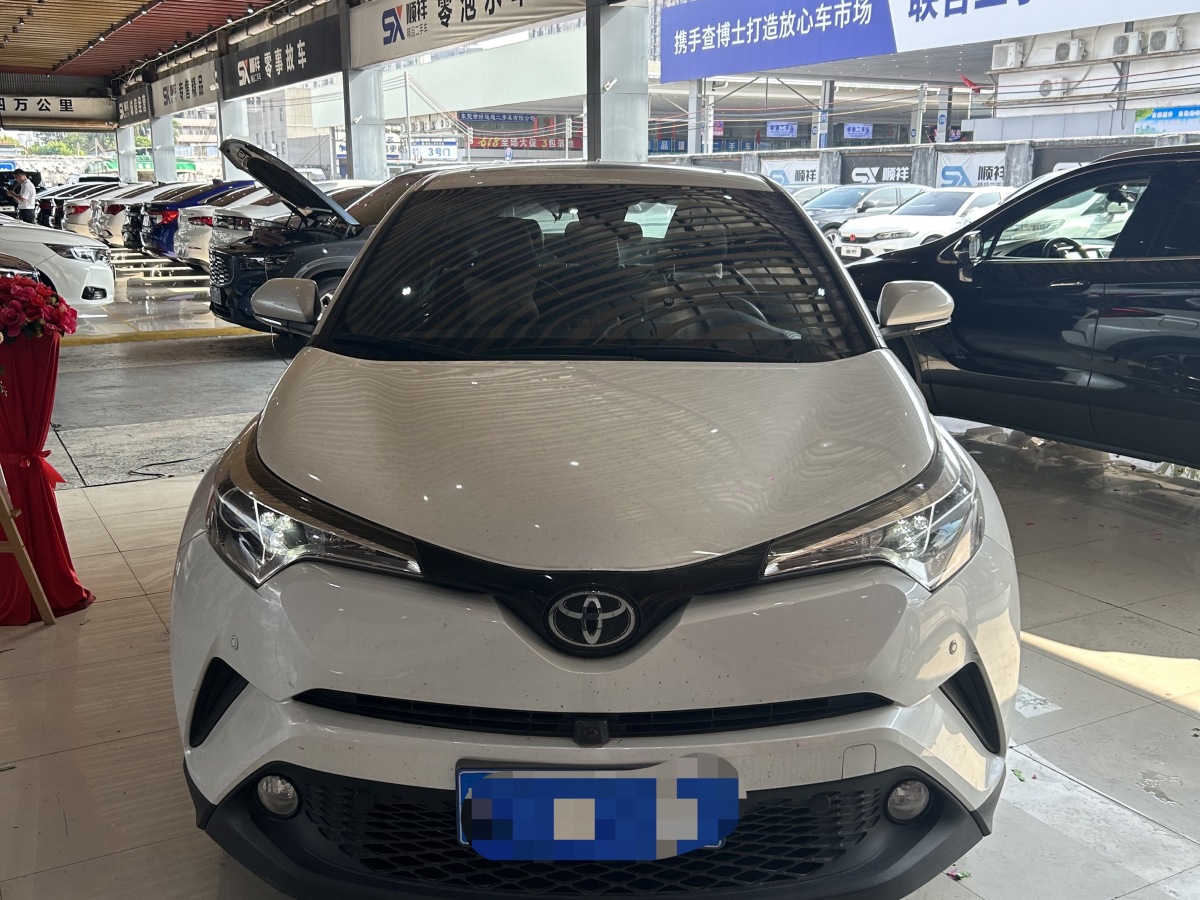 豐田 C-HR  2020款 2.0L 領(lǐng)先版圖片