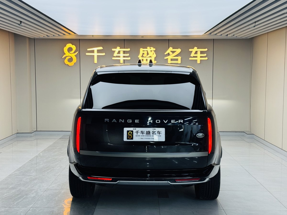 路虎 攬勝  2023款 改款 3.0 L6 400PS 盛世加長版圖片