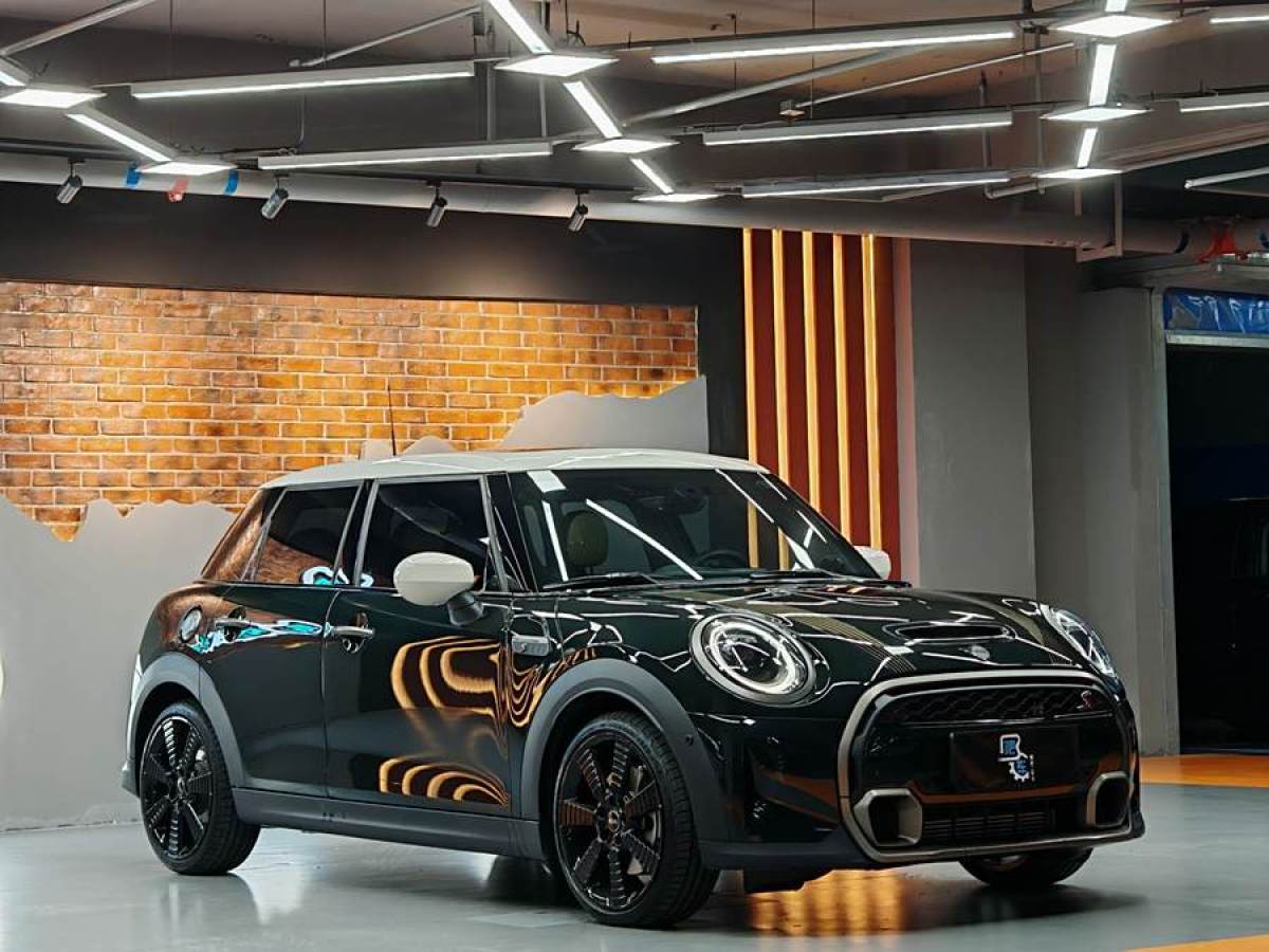 MINI MINI  2022款 2.0T COOPER S 執(zhí)迷特別版 五門版圖片