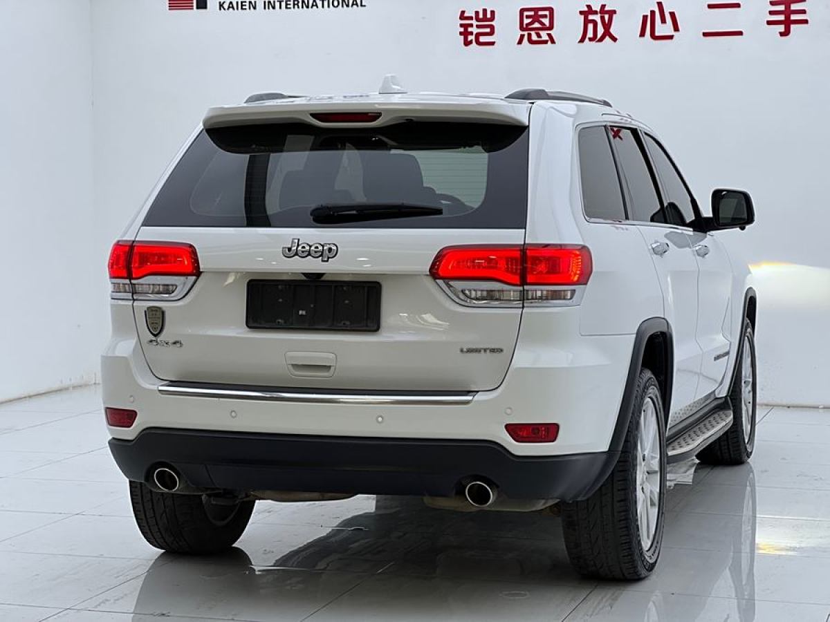 Jeep 大切諾基  2016款 3.0L 舒享導(dǎo)航版圖片