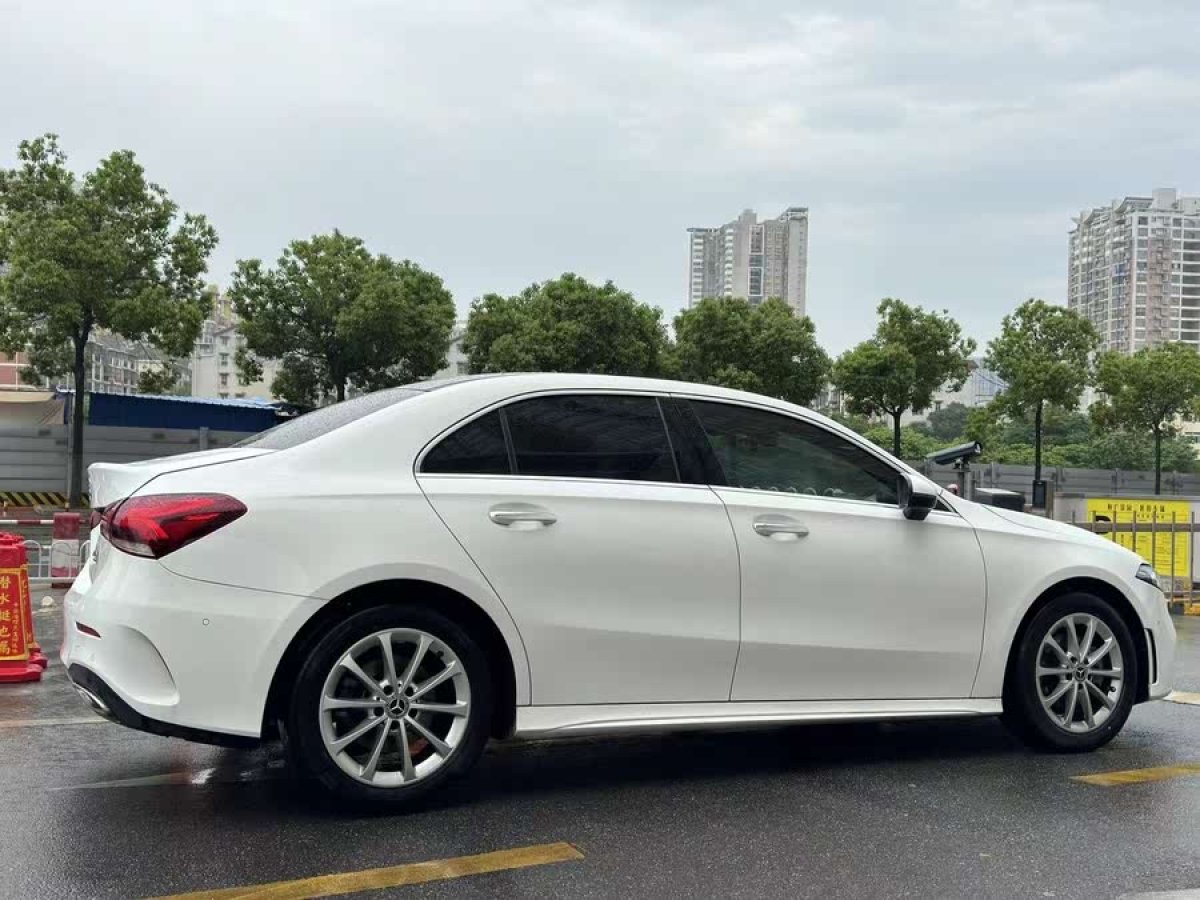 奔馳 奔馳A級  2020款 改款 A 200 L 運動轎車動感型圖片