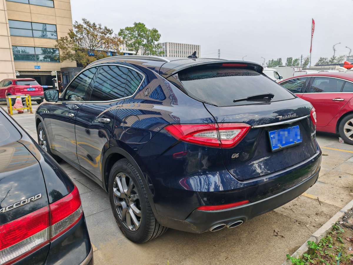 瑪莎拉蒂 Levante  2019款  3.0T 350Hp 標(biāo)準(zhǔn)版圖片