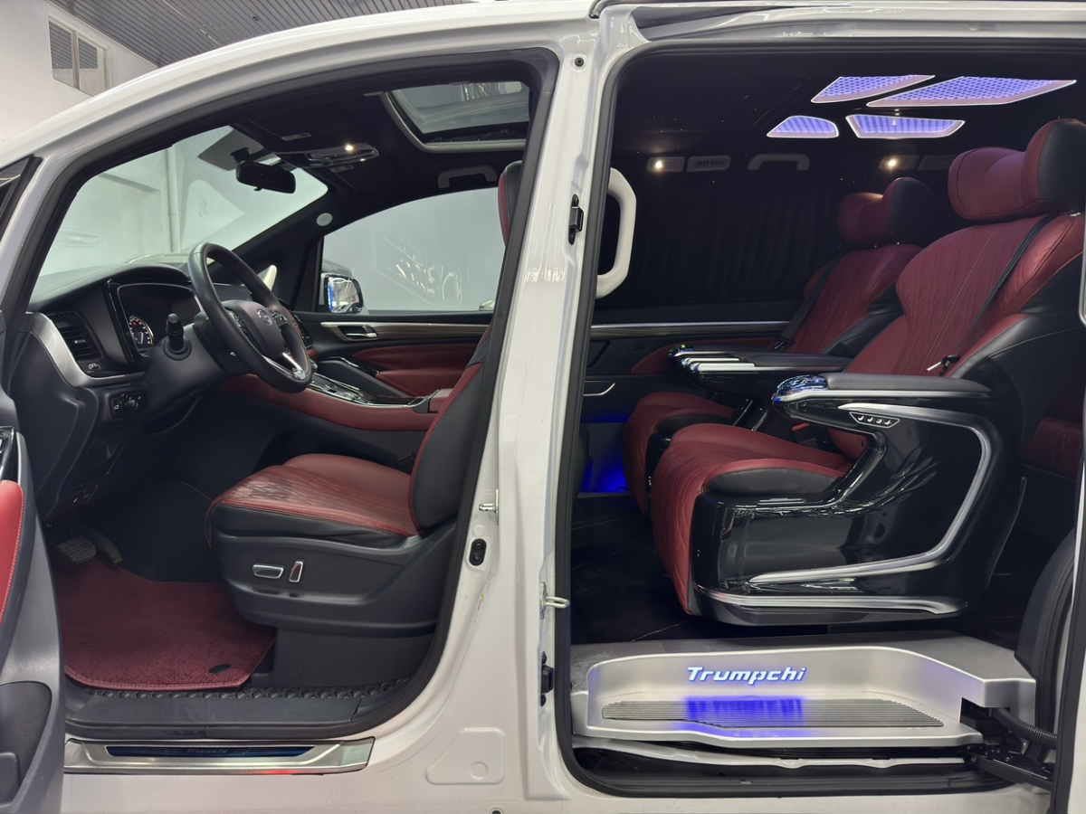 廣汽傳祺 M8  2023款 領(lǐng)秀系列 390T 尊享版圖片