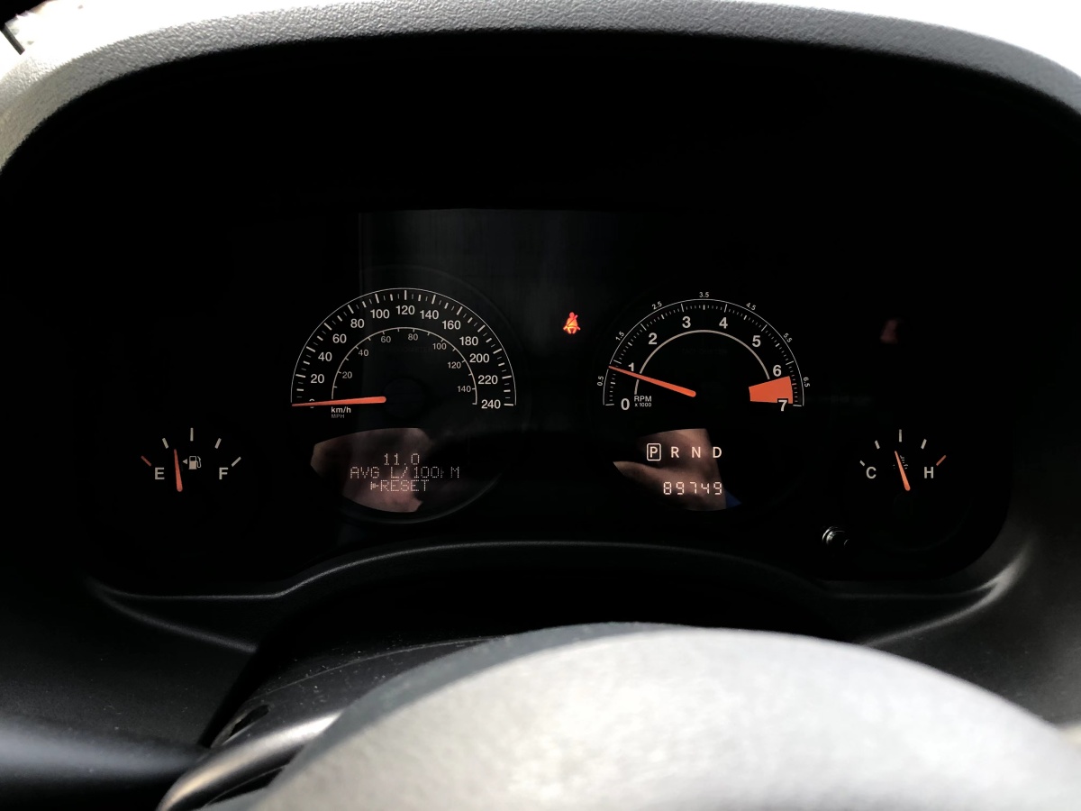 Jeep 指南者  2013款 2.0L 兩驅(qū)運動版圖片