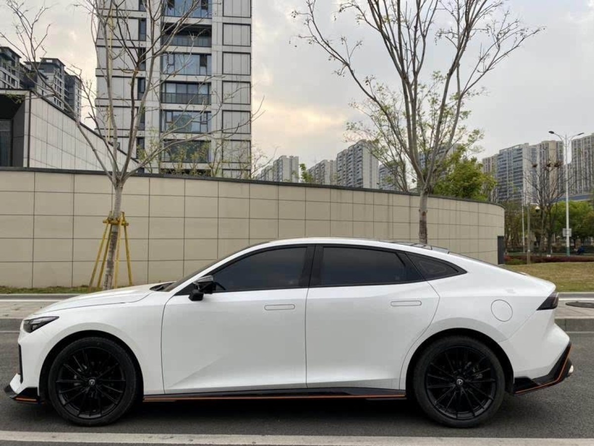 長(zhǎng)安 長(zhǎng)安UNI-V  2023款 1.5T 運(yùn)動(dòng)版圖片