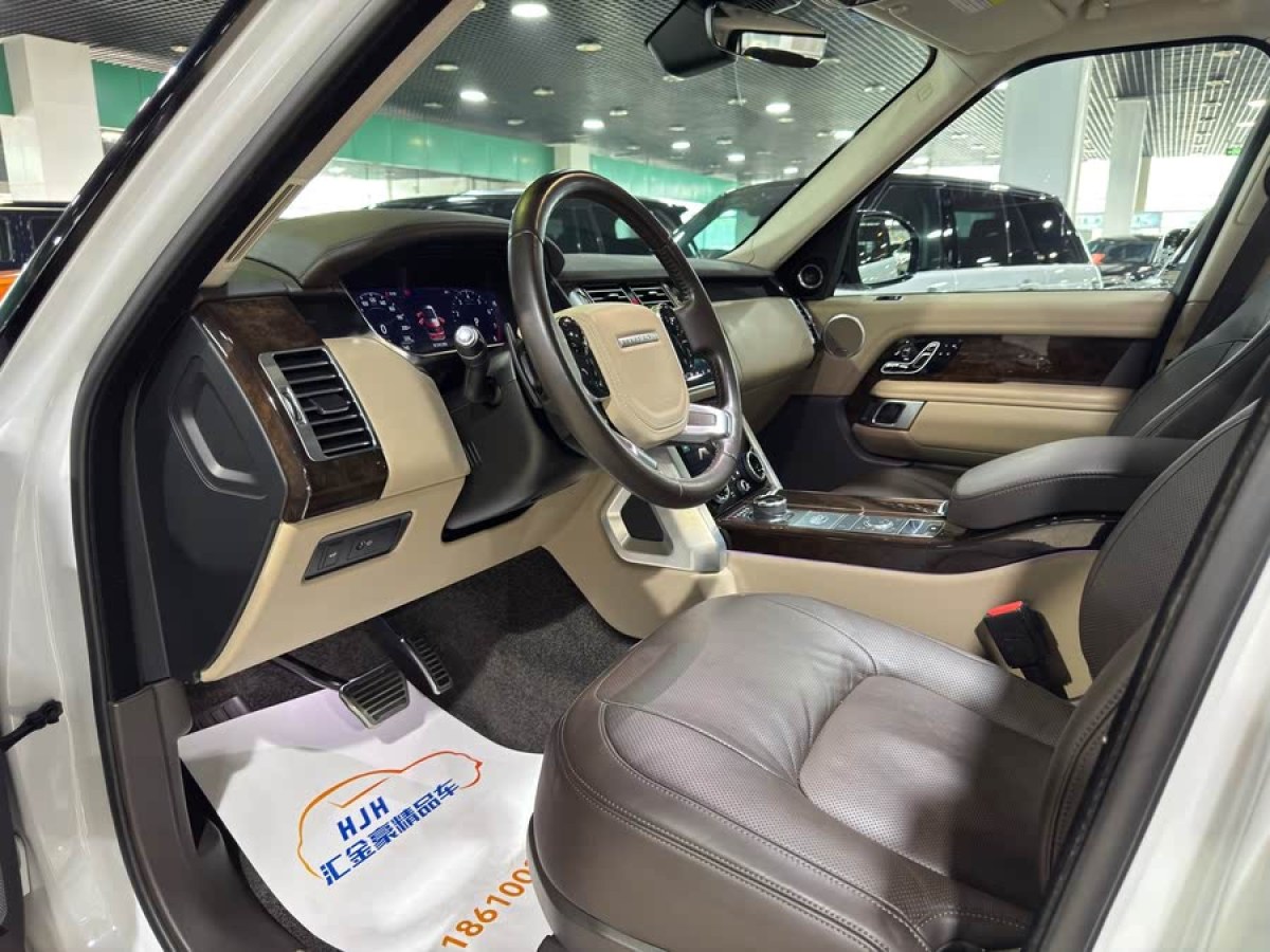 路虎 攬勝  2021款 3.0 L6 傳世加長(zhǎng)經(jīng)典版圖片