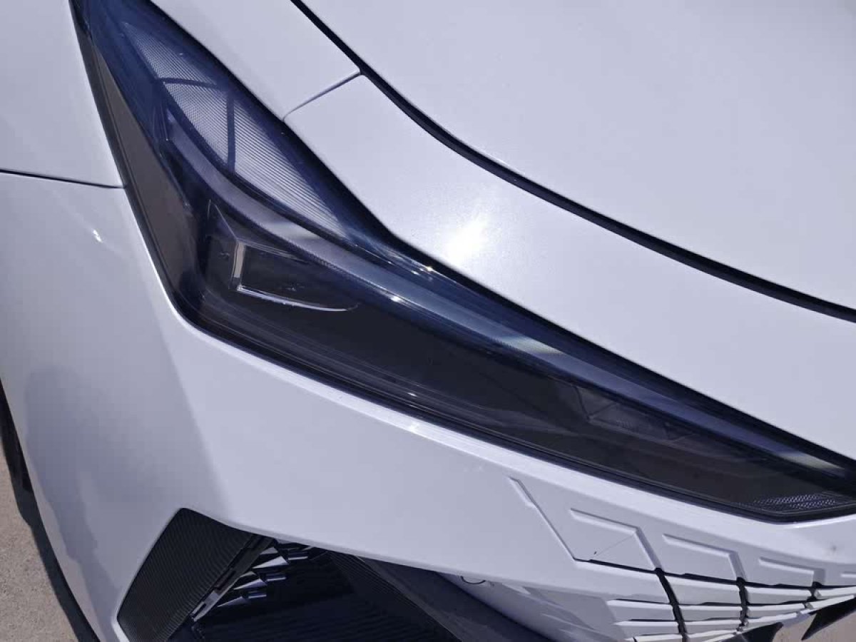 長安 長安UNI-V  2023款 1.5T 尊貴型圖片