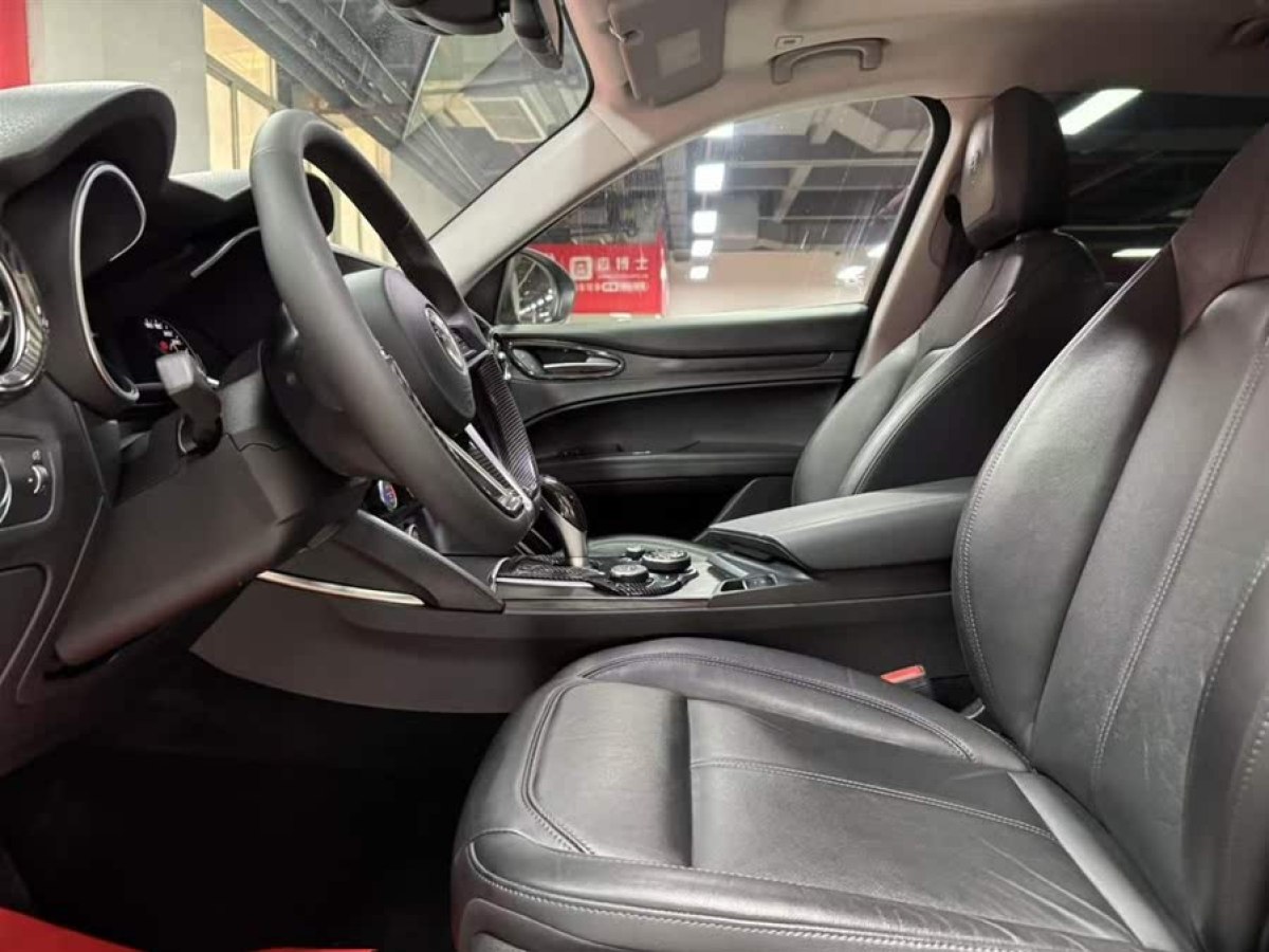 阿爾法·羅密歐 Stelvio  2017款 2.0T 200HP 精英版圖片