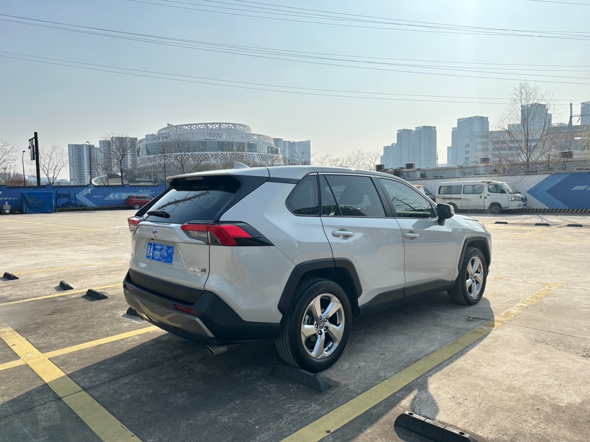 豐田 RAV4榮放  2020款 2.0L CVT兩驅(qū)風(fēng)尚版圖片