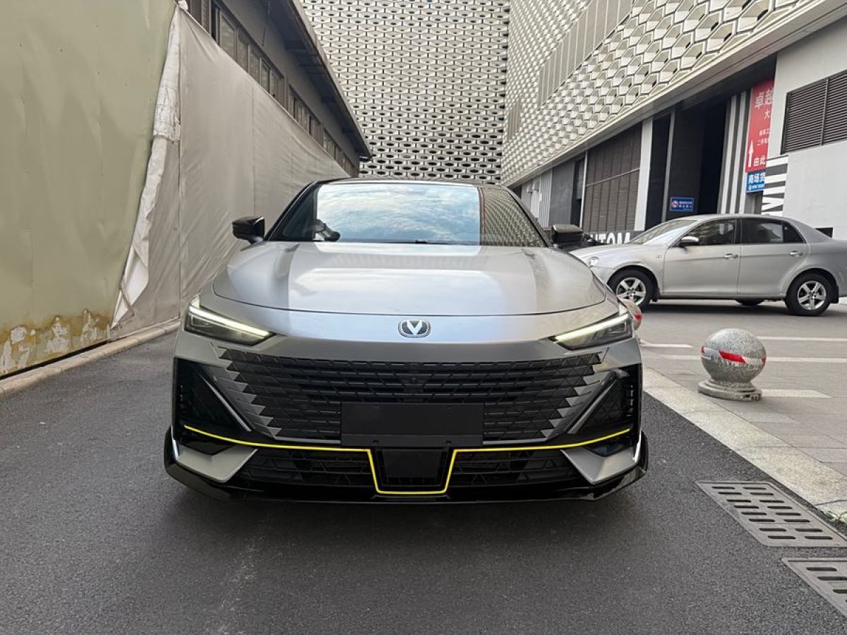 長(zhǎng)安 長(zhǎng)安UNI-V  2022款 1.5T 運(yùn)動(dòng)版圖片