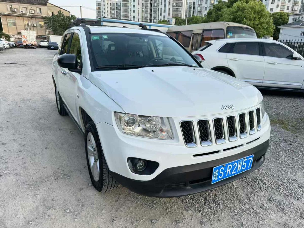 Jeep 指南者  2014款 改款 2.0L 兩驅(qū)精英版圖片