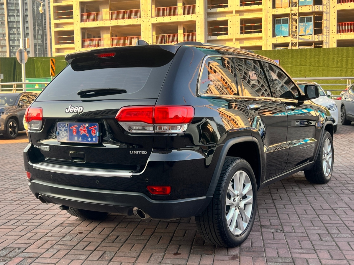 Jeep 大切諾基  2017款 3.0L 舒享導(dǎo)航版圖片