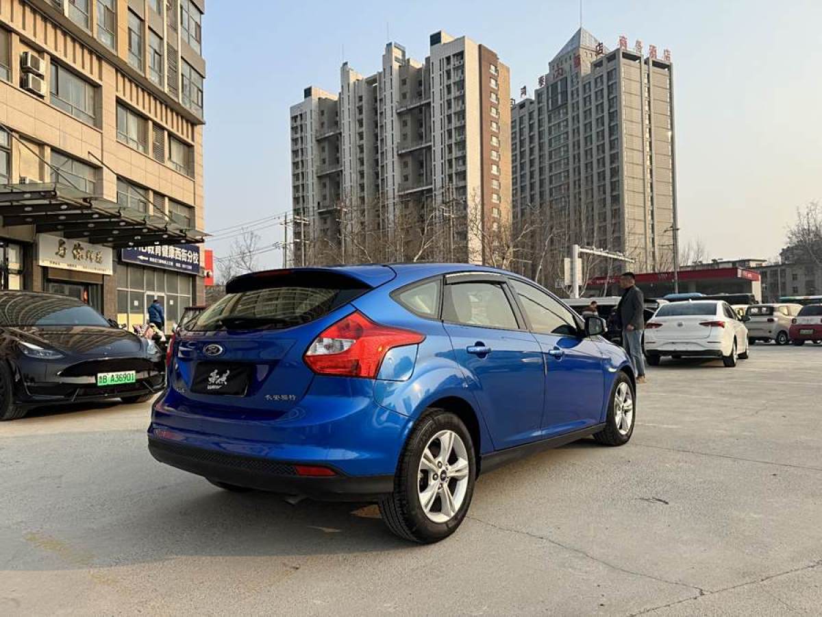 福特 ?？怂? 2012款 兩廂 1.6L 自動舒適型圖片