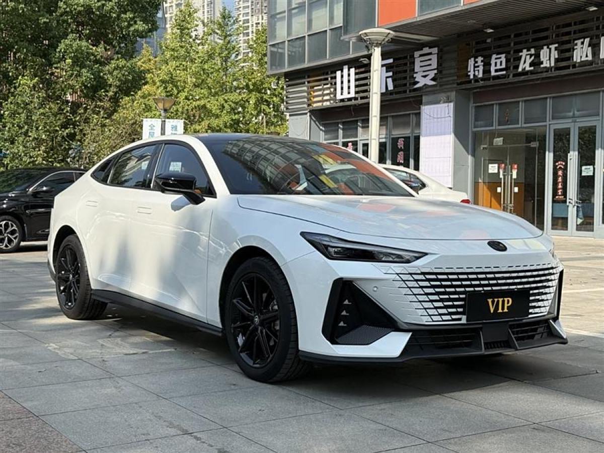 長安 長安UNI-V  2023款 1.5T 尊享型圖片