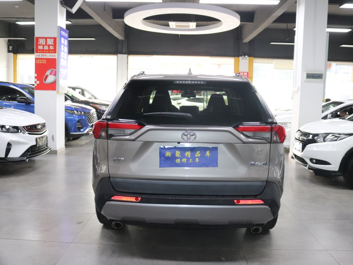 2020年12月豐田 RAV4  2018款 榮放 2.0L CVT兩驅(qū)風(fēng)尚版