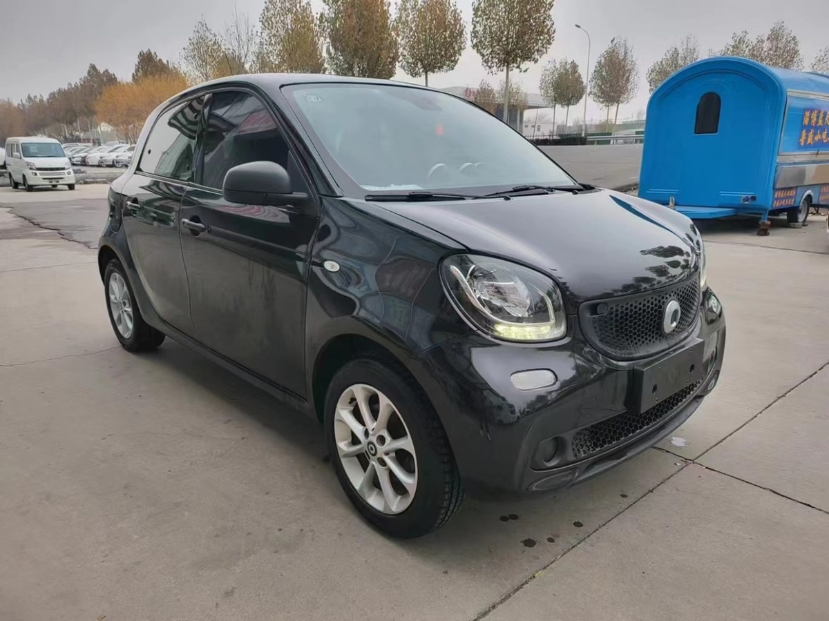 2018年2月smart forfour  2016款 1.0L 52千瓦靈動版