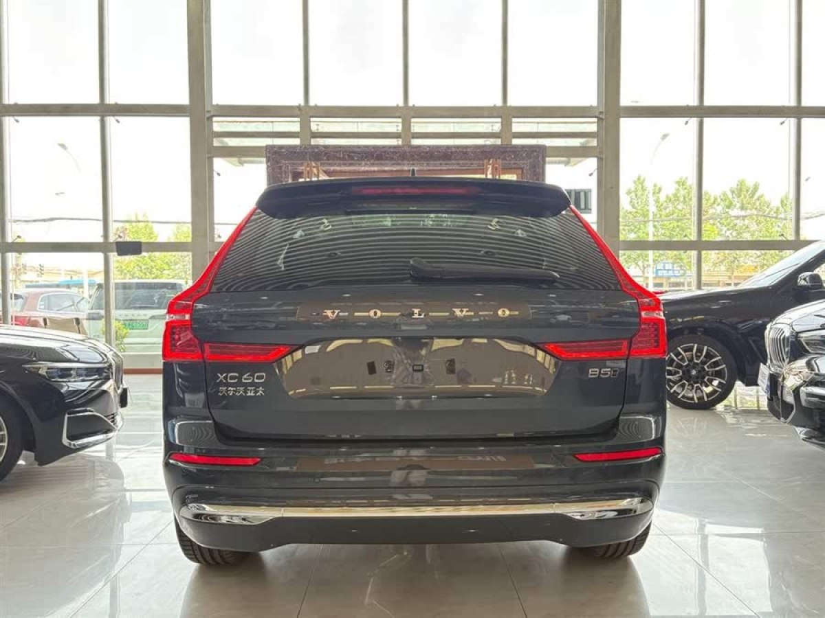 沃爾沃 XC60  2024款 B5 四驅(qū)智逸豪華版圖片