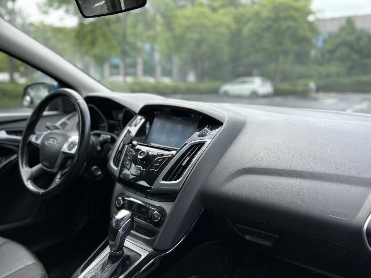 福特 ?？怂? 2015款 兩廂 1.6L 自動(dòng)風(fēng)尚型圖片