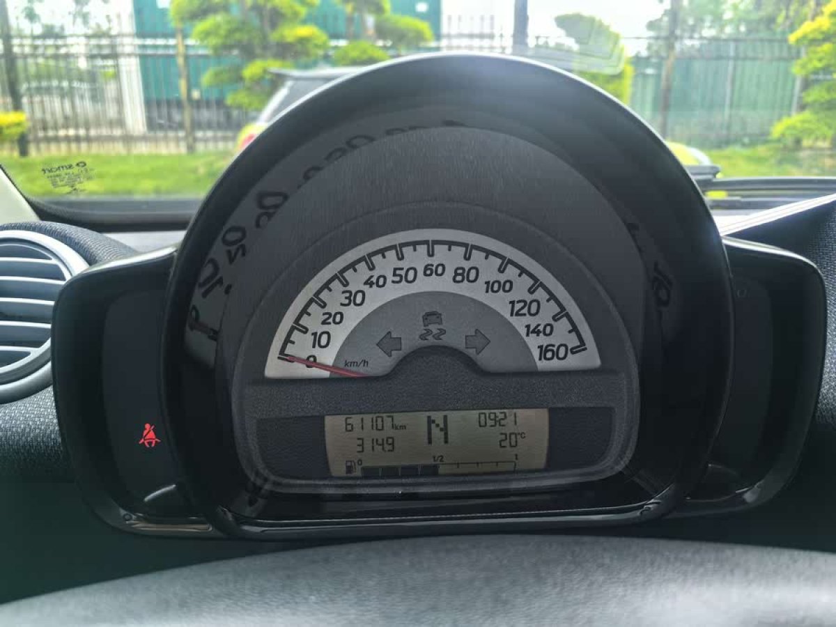 smart fortwo  2014款 1.0 MHD 硬頂新年特別版圖片