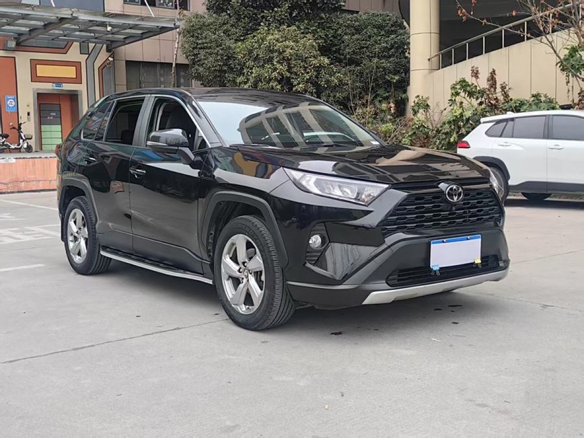 豐田 RAV4榮放  2022款 2.0L CVT兩驅(qū)風(fēng)尚版圖片