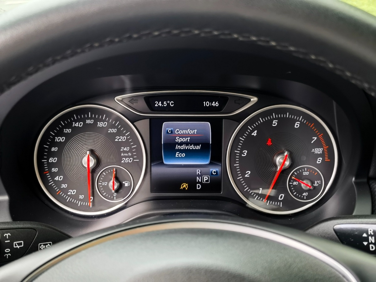 2018年3月奔驰 奔驰A级  2017款 改款 A 200 动感型