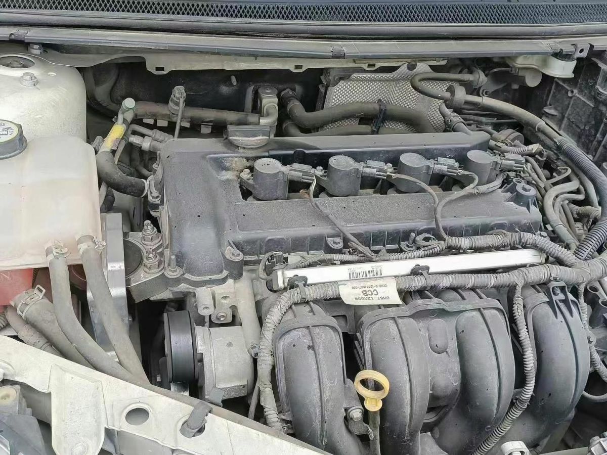 福特 ?？怂? 2014款 兩廂經(jīng)典 1.8L 手動(dòng)酷白典藏版圖片