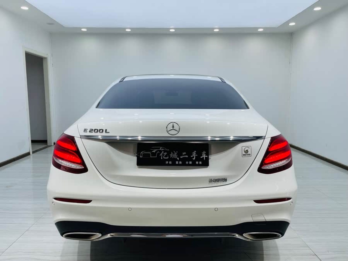 奔馳 奔馳E級(jí)  2019款 E 200 L 運(yùn)動(dòng)型圖片