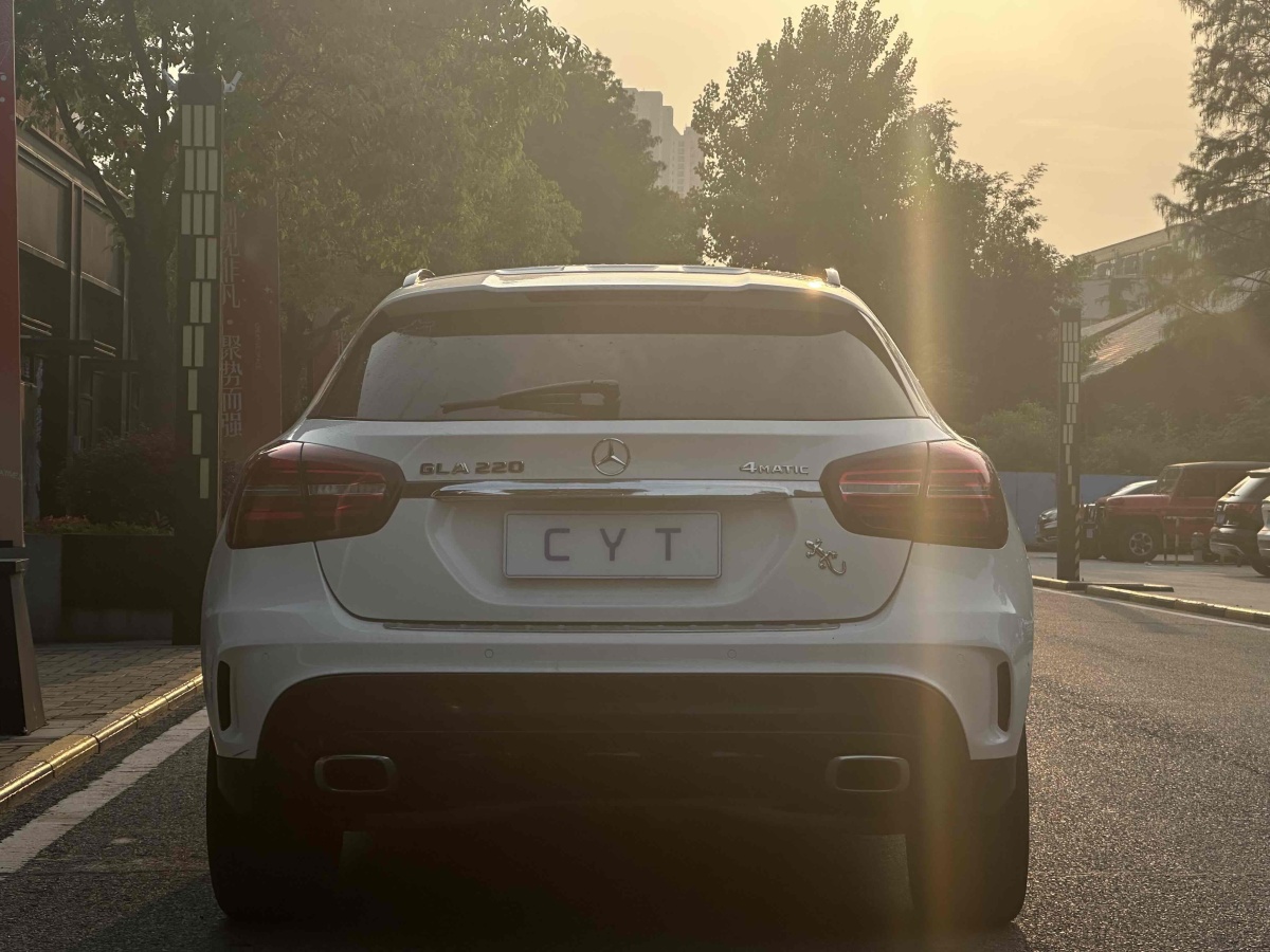 2018年5月奔馳 奔馳GLA  2018款 GLA 220 4MATIC 運(yùn)動(dòng)型